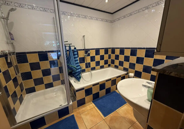 e6aff082-dc37-4df8-aa3a-db77fcbda360-2007822556 e6aff082-dc37-4df8-aa3a-db77fcbda360-2007822556